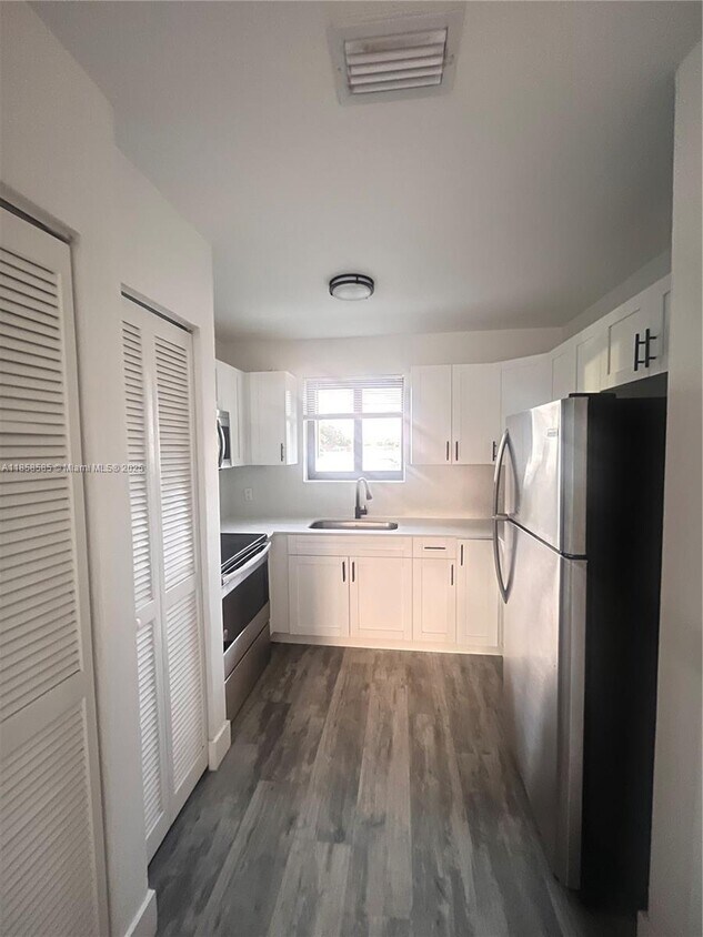 Foto principal - 3417 NW 22nd Ave