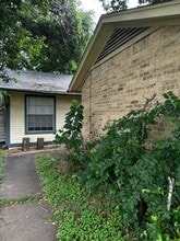 Building Photo - 8000 Clydesdale Dr