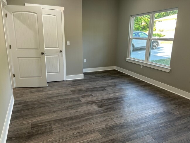 Building Photo - 2084 Ridgeview Dr NW