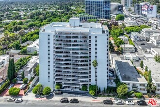 Building Photo - 999 N Doheny Dr