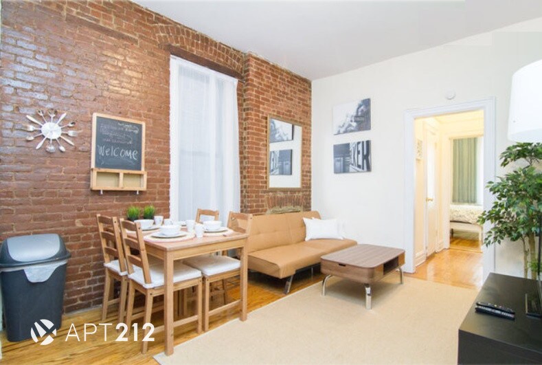 Primary Photo - 211 E 14th St