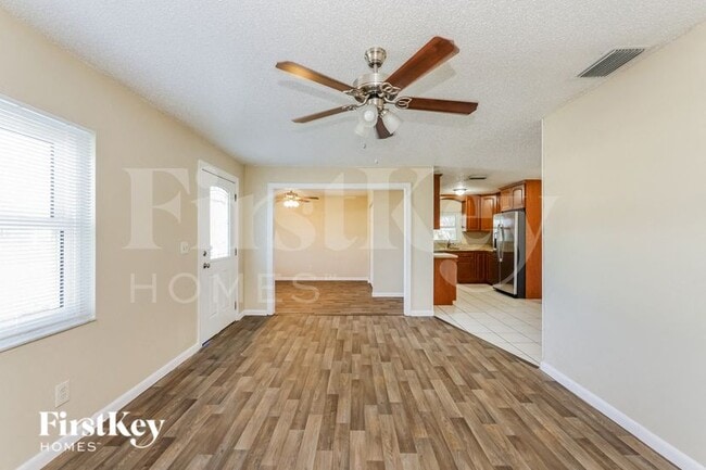 Foto del edificio - 4301 Tarpon Dr SE