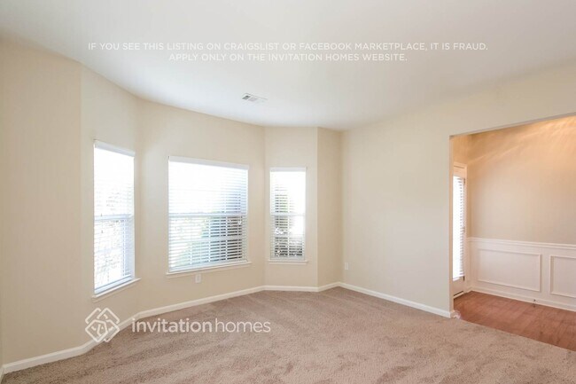 Foto del edificio - 330 Fairpointe Pl