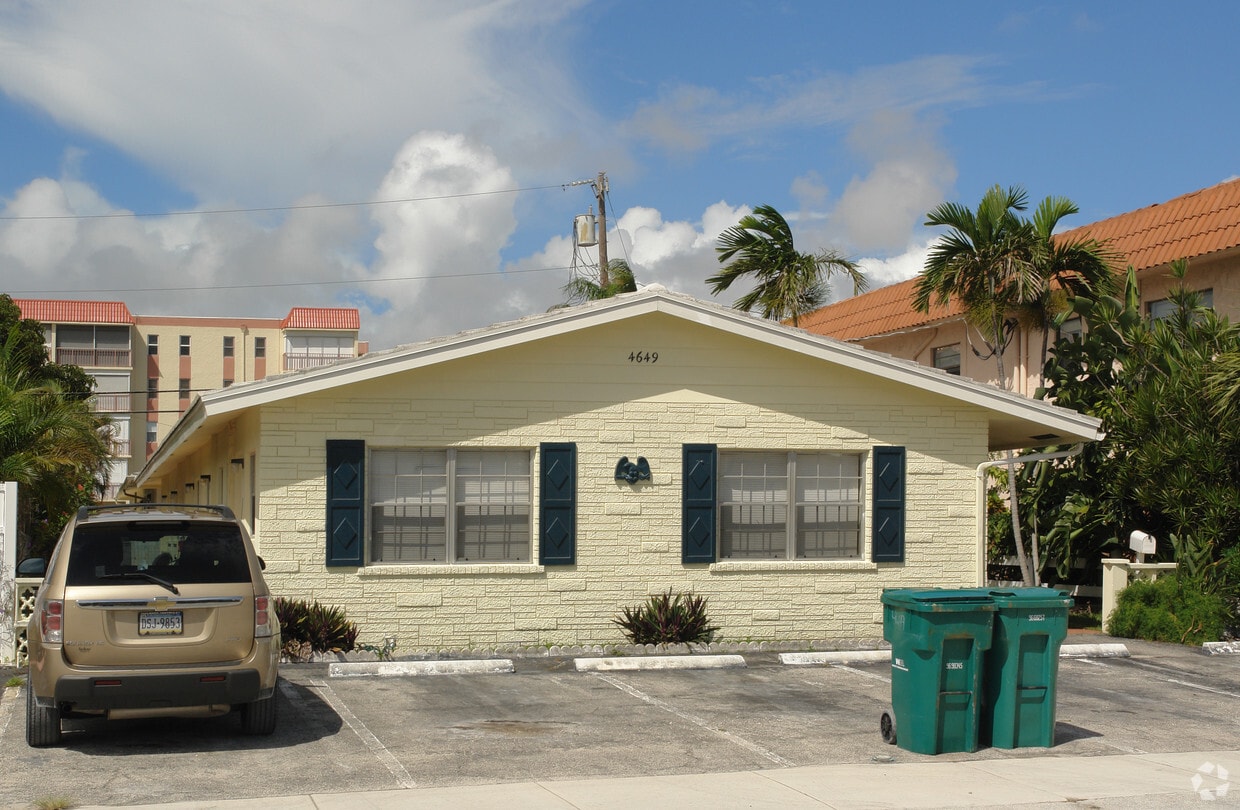 Building Photo - 4649 Bougainvilla Dr