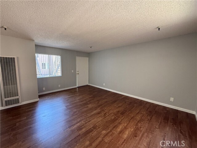 Foto del edificio - 13535 Yukon Ave