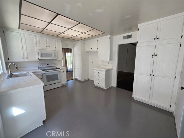 Foto del edificio - 23401 Vía Elisandra