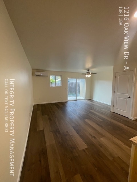 Building Photo - 1216 Oak View Dr