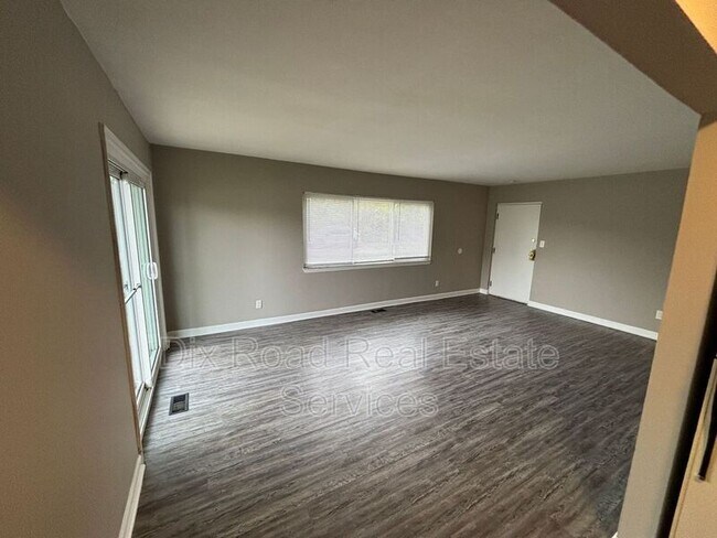 Building Photo - 417 Sycamore Rd