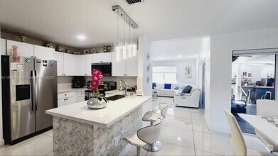 Building Photo - 436 SW 99th Ct