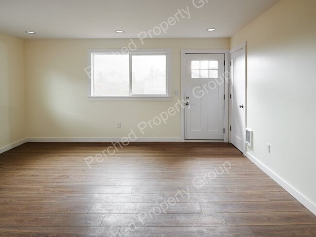 Building Photo - 7134 N Amherst St