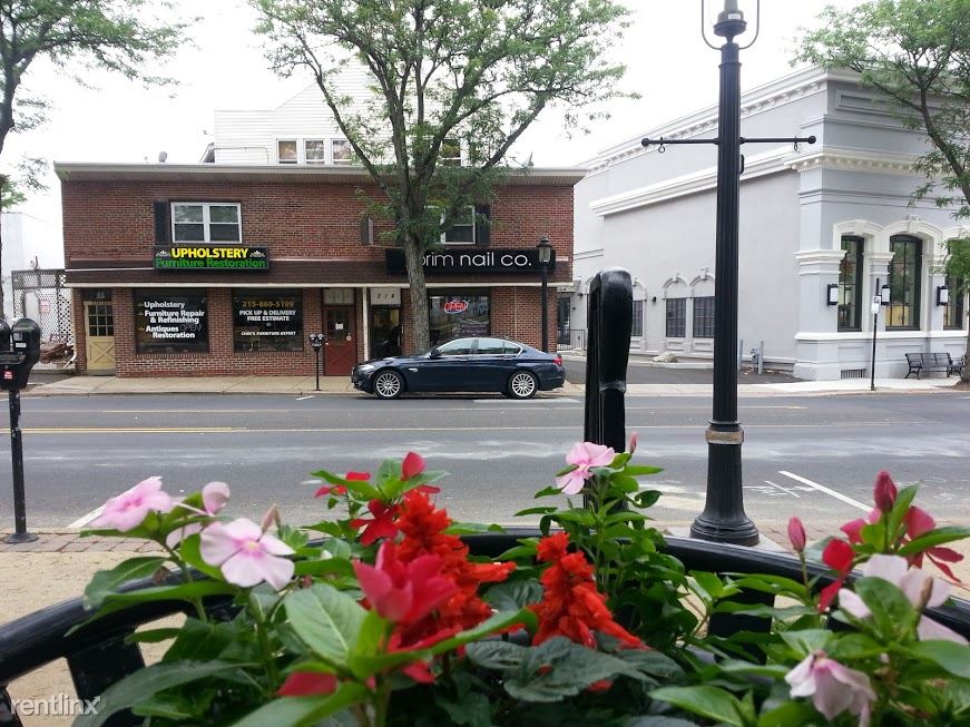 Primary Photo - 216 S York Rd