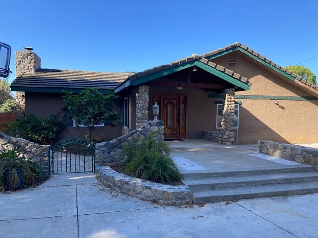 Building Photo - 14931 Adams Dr