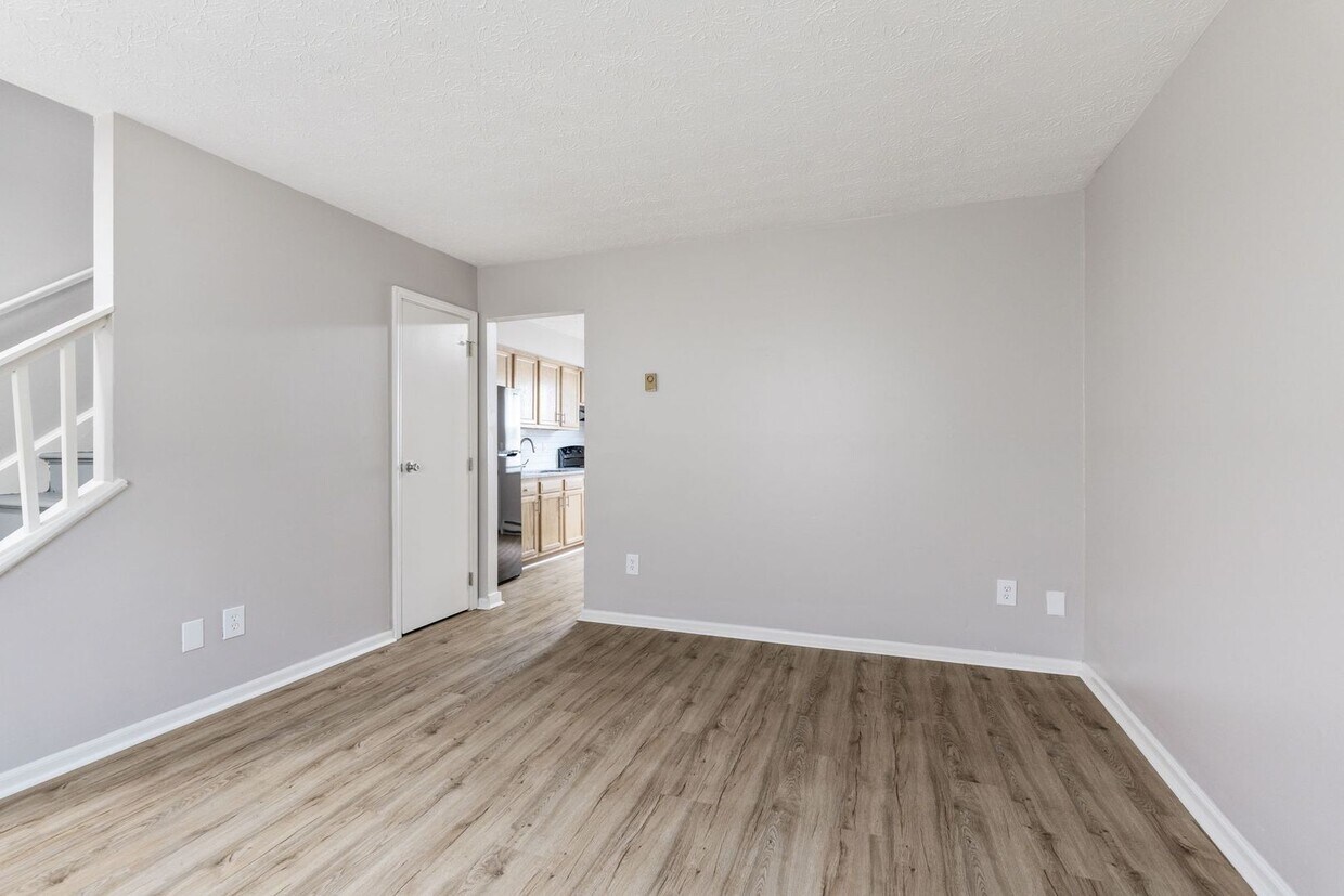 Primary Photo - Newly Updated 2 BR/ 1 BA townhome MOVE-IN ...