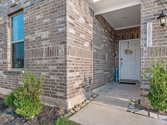 Building Photo - 10811 Violet Bloom Dr