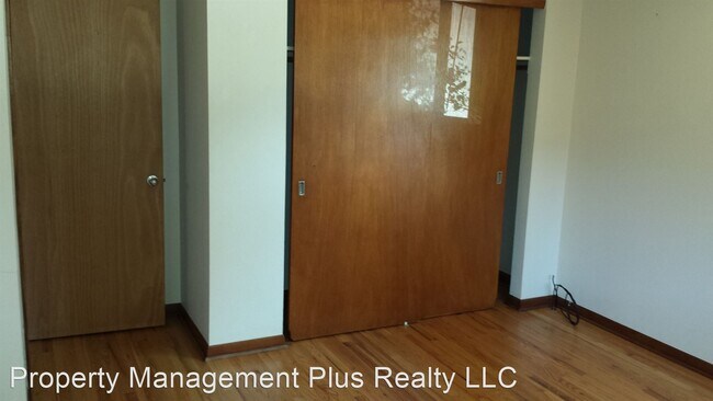 Building Photo - 2 br, 1 bath House - 1233 Sumner St
