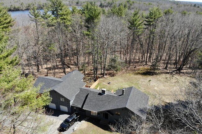 Back yard 6 acres, abuts lake & 6,000 acres - 131 Mill Ln