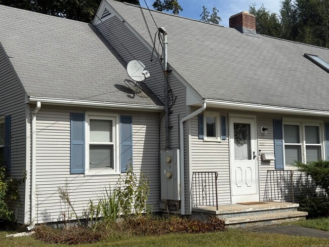 Building Photo - 211 Spencer St