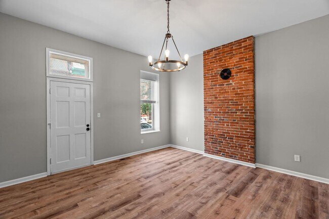Foto del edificio - Fully Renovated 2BR in Historic Soulard | In-Unit Laundry | Off-Street Parking