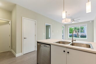 Building Photo - 1948-1948 N Parallel Rd