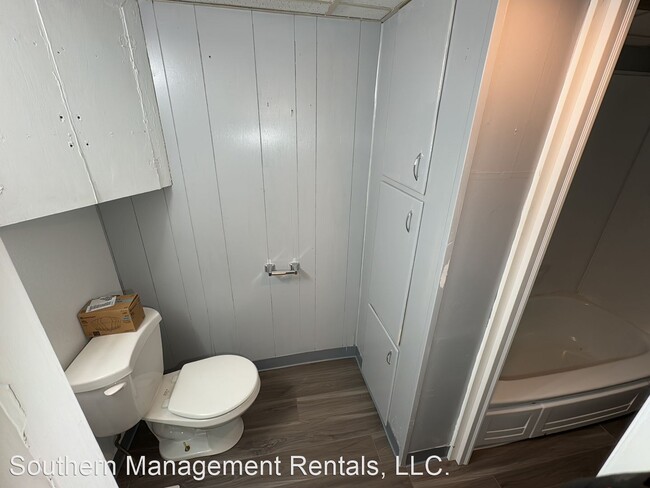 Building Photo - 2 br, 1 bath House - 648 Broadway Apt B