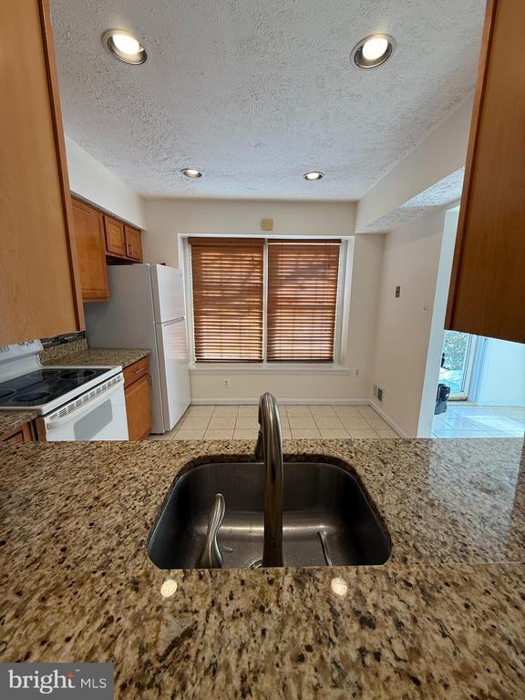 Foto del edificio - 5719 Independence Cir