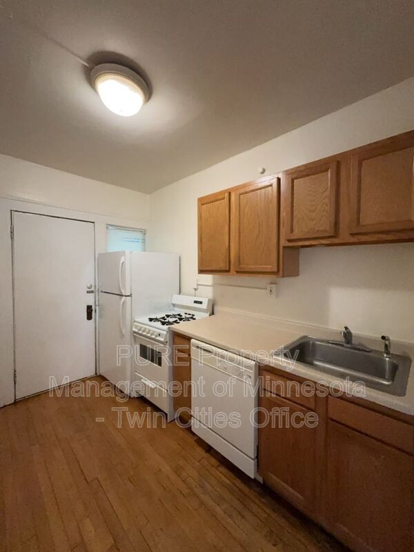 Building Photo - 712 W 32nd St