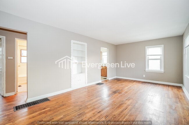 Building Photo - 2175 Delavan Dr