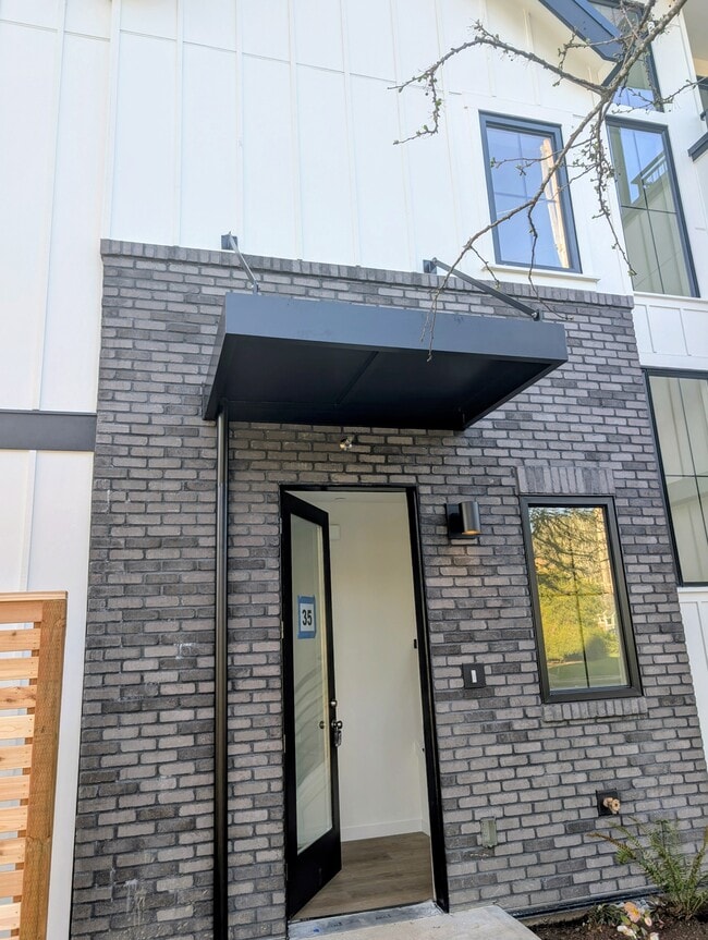 Building Photo - 35 2nd Ave SE