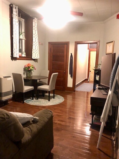 Foto principal - 318 E Seneca St