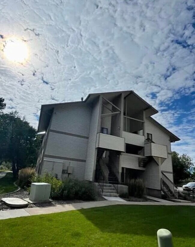Foto del edificio - 1705 Heatheridge Rd