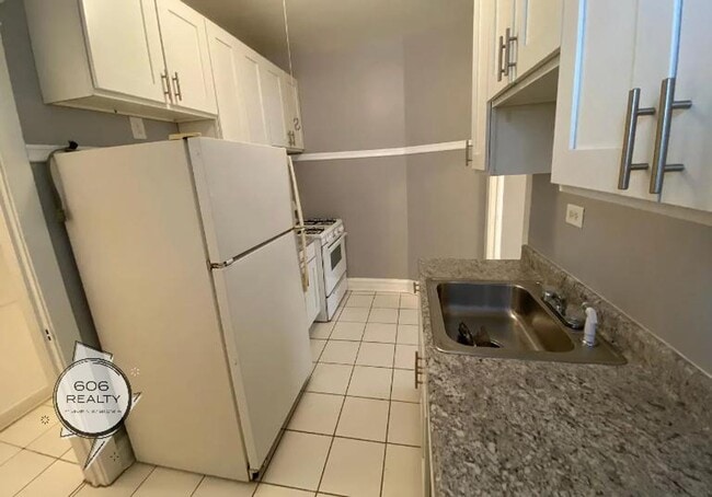 Building Photo - East Albany Park Apts for Rent!