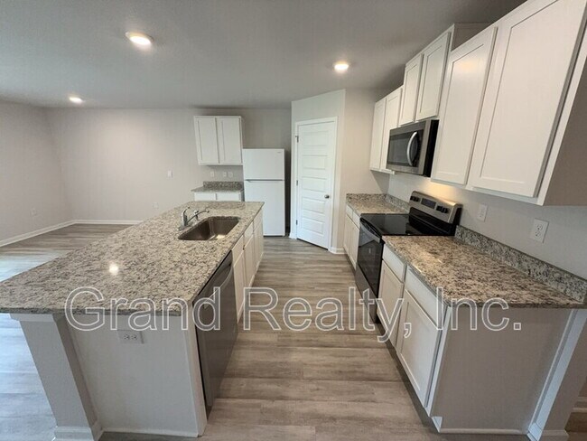 Building Photo - 9330 Tara Cir