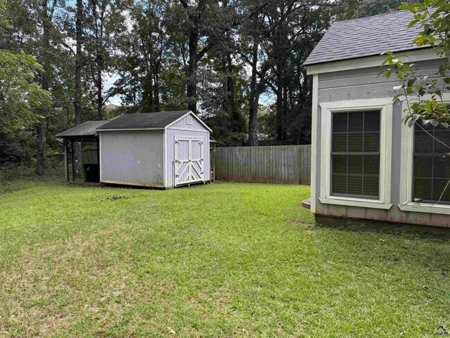 Building Photo - 282 Somerset Dr