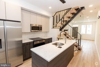 Building Photo - 1544 N Darien St