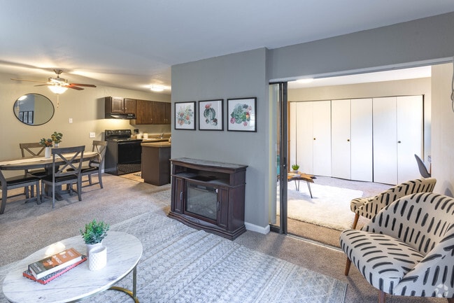 2 BR, 1 BA - Sequoia - 1000 SF - Nemoke Trails Apartments