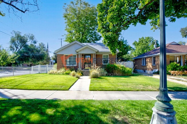 Building Photo - 1684 Garfield Ave