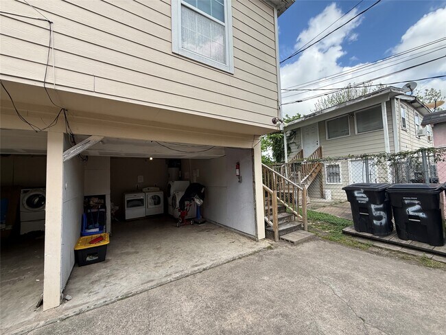 Building Photo - 2308 Auburndale St