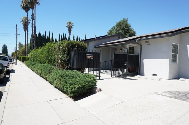 Building Photo - 8533 Woodley Ave