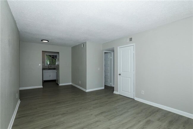 Building Photo - 2065 Alison Ct SW