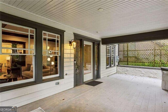 Building Photo - 843 Monroe Dr NE