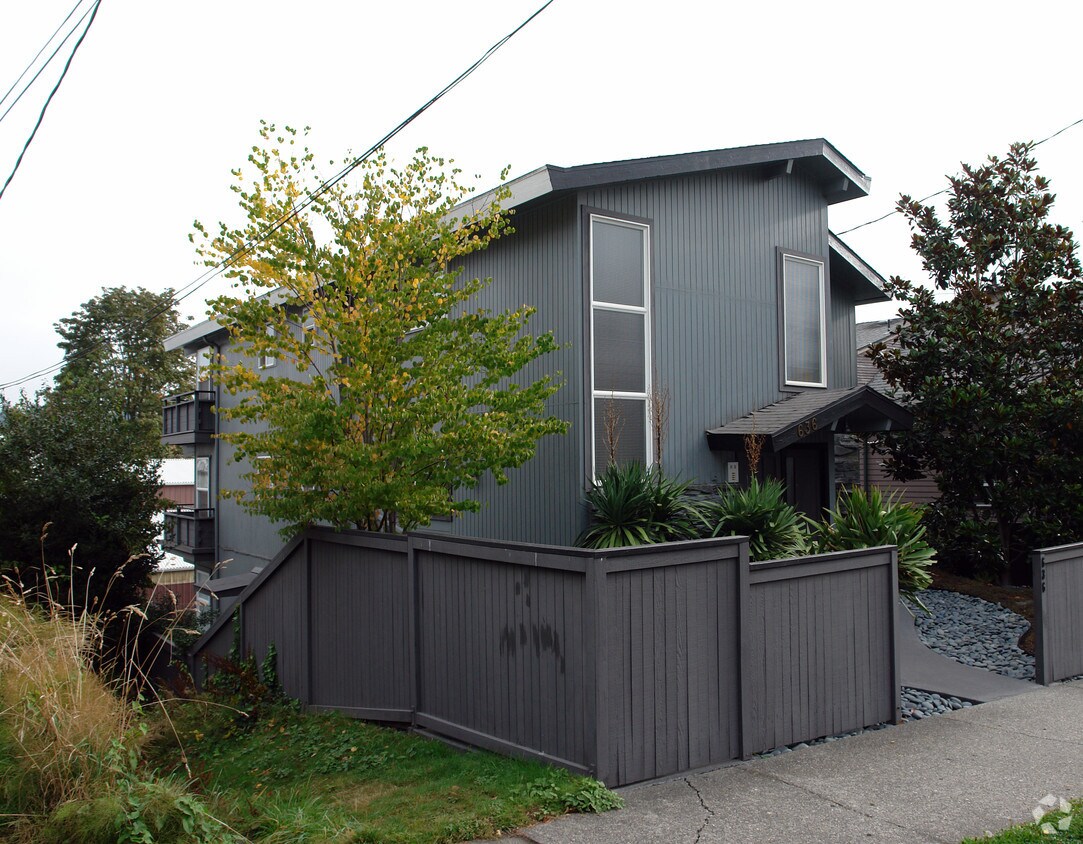 Primary Photo - 636 W Nickerson St