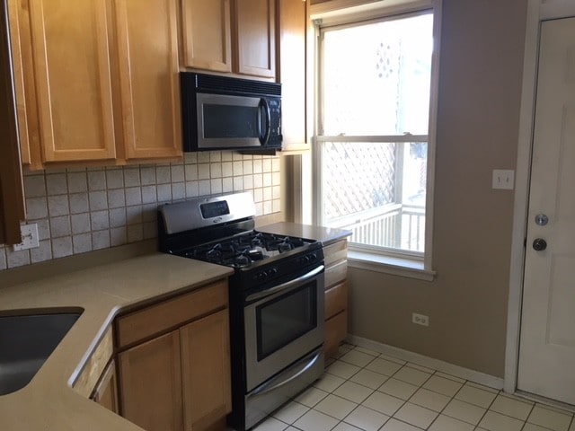 Primary Photo - 1703 W Nelson St