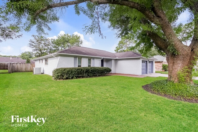 Building Photo - 16106 David Glen Dr