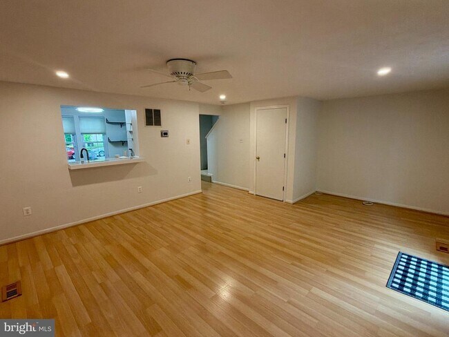 Foto del edificio - 9619 Glendower Ct