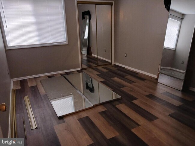 Foto del edificio - 7211 Donnell Pl