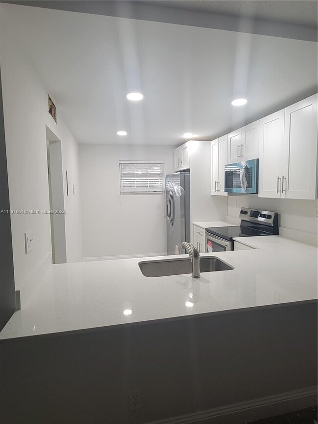 Building Photo - 1075 Riverside Dr
