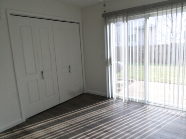 Foto del edificio - 1653 Shamrock Ct