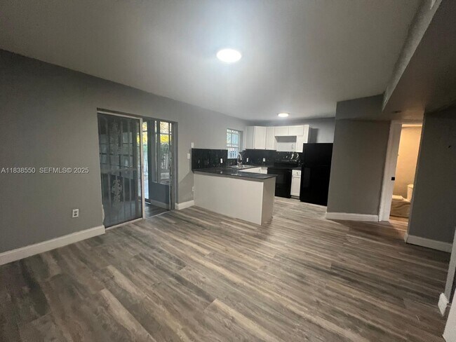 Foto del edificio - 451 NE 136th St