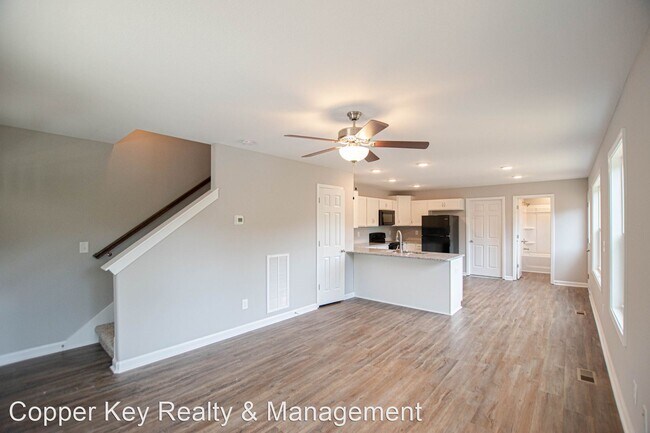 Building Photo - 3 br, 2 bath House - 910 E Happy Hollow Drive