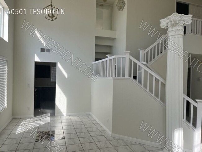 Foto del edificio - 4BD/3BTH WEST PALMDALE HOME